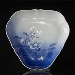 Triangular Bowl Christmas Rose Service Bing & Grondahl 23cm No. 354 Or 40