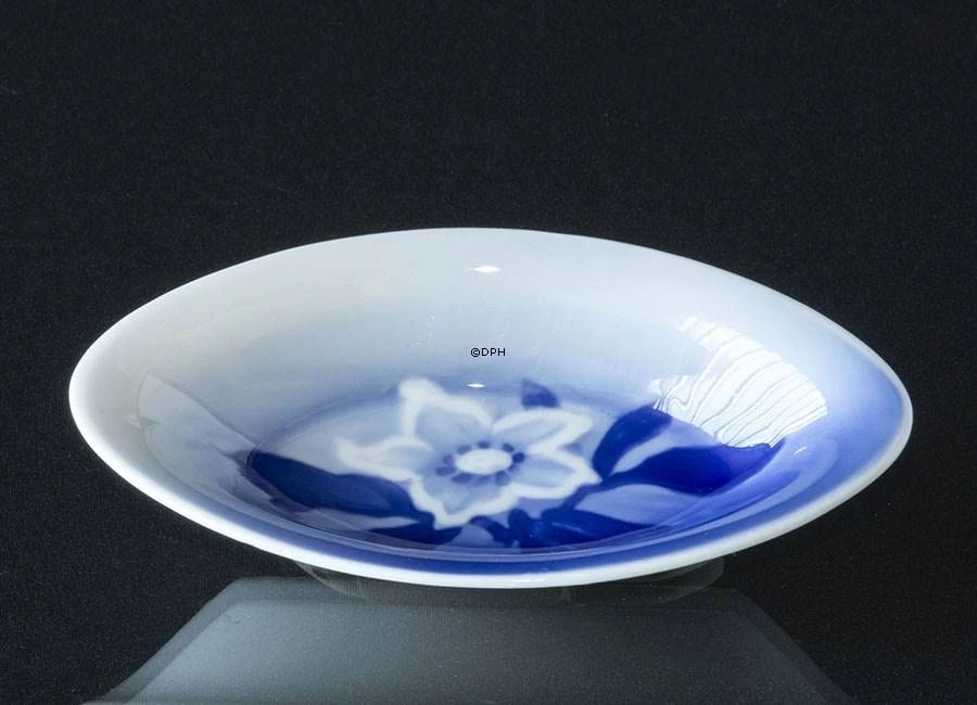 Small Oval Dish Christmas Rose Service Bing & Grondahl No. 232 3 Small Oval Dish Christmas Rose Service Bing & Grondahl No. 232