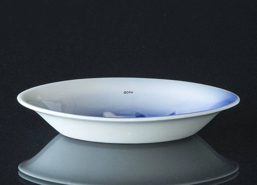 Small Oval Dish Christmas Rose Service Bing & Grondahl No. 232 4 Small Oval Dish Christmas Rose Service Bing & Grondahl No. 232 - Image 2