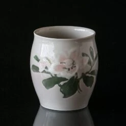 Vase Service Christmas Rose Light Colors No. 676, Bing & Grondahl