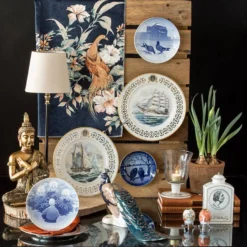 Pigeons In The Castle Court 1921, Bing & Grondahl Christmas Plate -Outlet Rosenthal Store BX1921 b