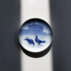 Pigeons In The Castle Court 1921, Bing & Grondahl Christmas Plate -Outlet Rosenthal Store BX1921 c