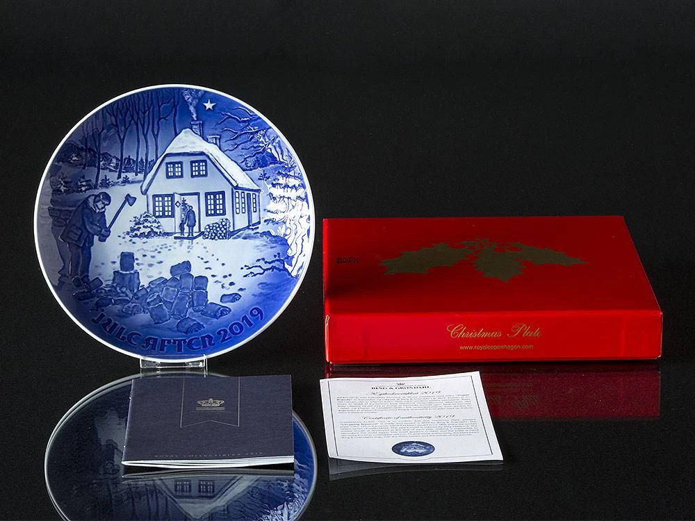 Chopping Wood 2019, Bing & Grondahl Christmas Plate 5 Chopping Wood 2019, Bing & Grondahl Christmas Plate - Image 3