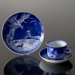1991 Desiree Svend Jensen Hans Christian Andersen Christmas Cup With Saucer -Outlet Rosenthal Store DK1991 b
