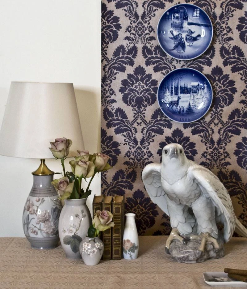 The Story Of The Year - 1983 Desiree Hans Christian Andersen Christmas Plate, Cake Plate 4 The Story Of The Year - 1983 Desiree Hans Christian Andersen Christmas Plate, Cake Plate - Image 2