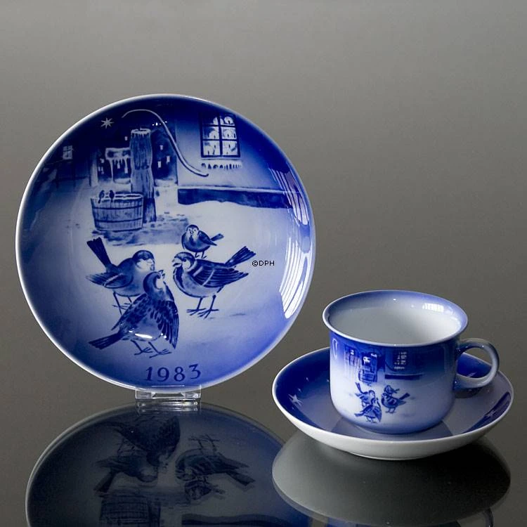 The Story Of The Year - 1983 Desiree Hans Christian Andersen Christmas Plate, Cake Plate 6 The Story Of The Year - 1983 Desiree Hans Christian Andersen Christmas Plate, Cake Plate - Image 4