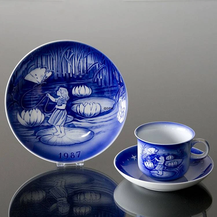 Thumbelina - 1987 Desiree Hans Christian Andersen Christmas Plate, Cake Plate 5 Thumbelina - 1987 Desiree Hans Christian Andersen Christmas Plate, Cake Plate - Image 3