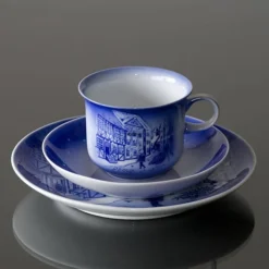 The Old House - 1989 Desiree Hans Christian Andersen Christmas Plate, Cake Plate -Outlet Rosenthal Store DX1989 c