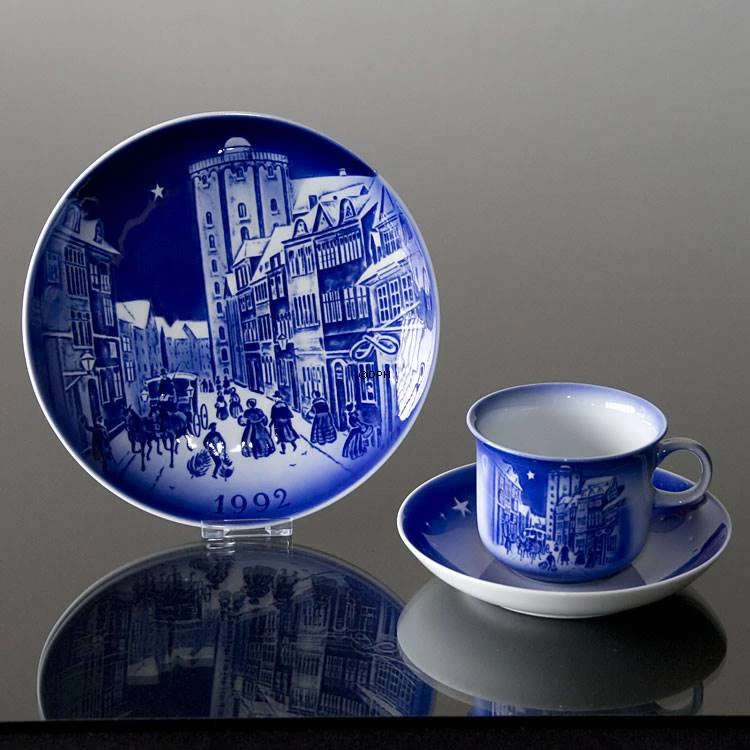 The Round Tower - 1992 Desiree Hans Christian Andersen Christmas Plate, Cake Plate 4 The Round Tower - 1992 Desiree Hans Christian Andersen Christmas Plate, Cake Plate - Image 2