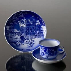 Everything In Its Right Place - 1995 Desiree Hans Christian Andersen Christmas Plate, Cake Plate -Outlet Rosenthal Store DX1995 a