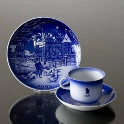 Everything In Its Right Place - 1995 Desiree Hans Christian Andersen Christmas Plate, Cake Plate -Outlet Rosenthal Store DX1995 b