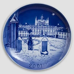 The Royal Castle "Fredensborg" - 2001 Desiree Hans Christian Andersen Christmas Plate, Cake Plate