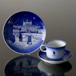 The Royal Castle "Fredensborg" - 2001 Desiree Hans Christian Andersen Christmas Plate, Cake Plate -Outlet Rosenthal Store DX2001 c