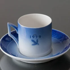 1979 Royal Copenhagen Christmas Cup, Choosing The Christmas Tree -Outlet Rosenthal Store RK1979 c