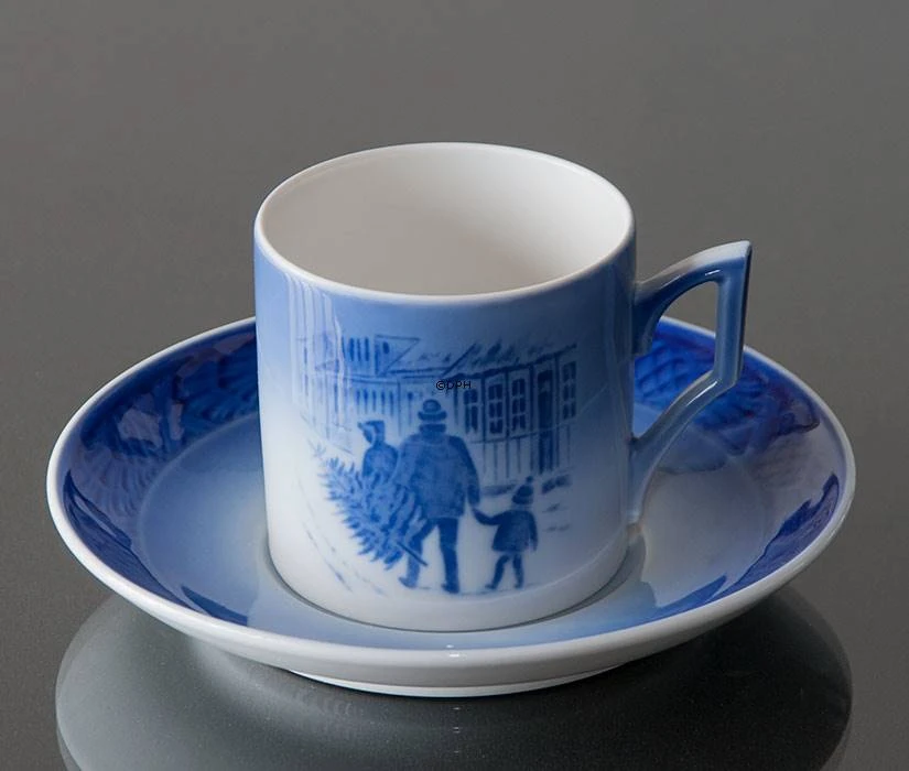 1980 Royal Copenhagen Christmas Cup, Bringing Home The Christmas Tree 3 1980 Royal Copenhagen Christmas Cup, Bringing Home The Christmas Tree