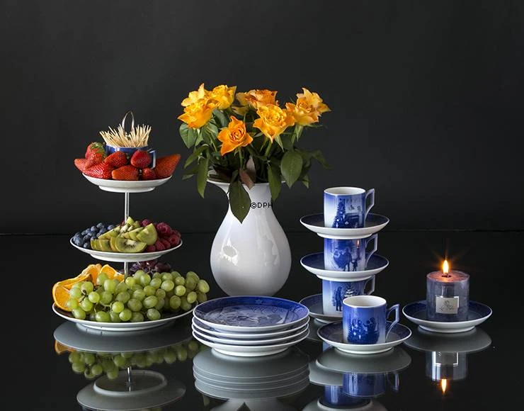 1980 Royal Copenhagen Christmas Cup, Bringing Home The Christmas Tree 4 1980 Royal Copenhagen Christmas Cup, Bringing Home The Christmas Tree - Image 2