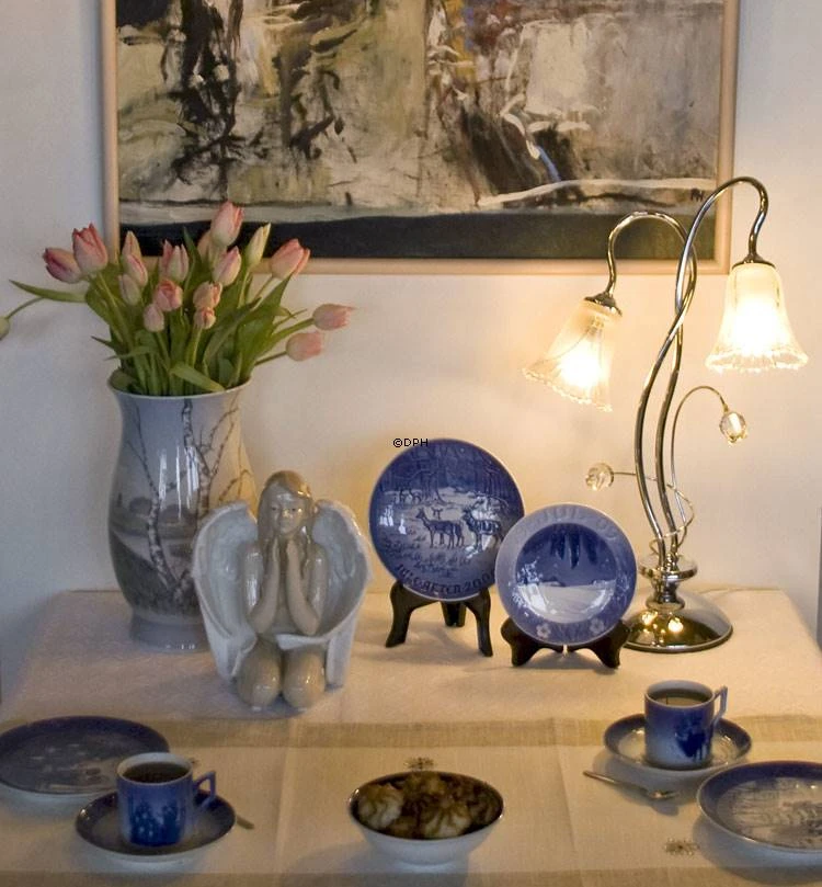 1980 Royal Copenhagen Christmas Cup, Bringing Home The Christmas Tree 8 1980 Royal Copenhagen Christmas Cup, Bringing Home The Christmas Tree - Image 6