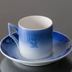 1981 Royal Copenhagen Christmas Cup, Admiring The Christmas Tree -Outlet Rosenthal Store RK1981 c