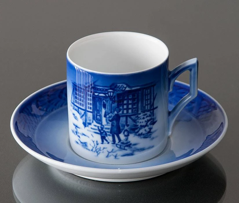 1994 Royal Copenhagen Christmas Cup, Christmas Shopping 3 1994 Royal Copenhagen Christmas Cup, Christmas Shopping