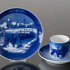 1998 Royal Copenhagen Christmas Cup, Welcome Home -Outlet Rosenthal Store RK1998 b