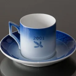 2001 Royal Copenhagen Christmas Cup, Watching The Birds -Outlet Rosenthal Store RK2001 c