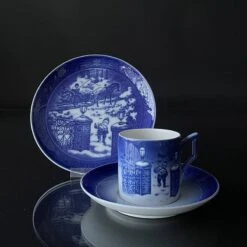 2003 Royal Copenhagen Christmas Cup, Chrismas Eve -Outlet Rosenthal Store RK2003 d