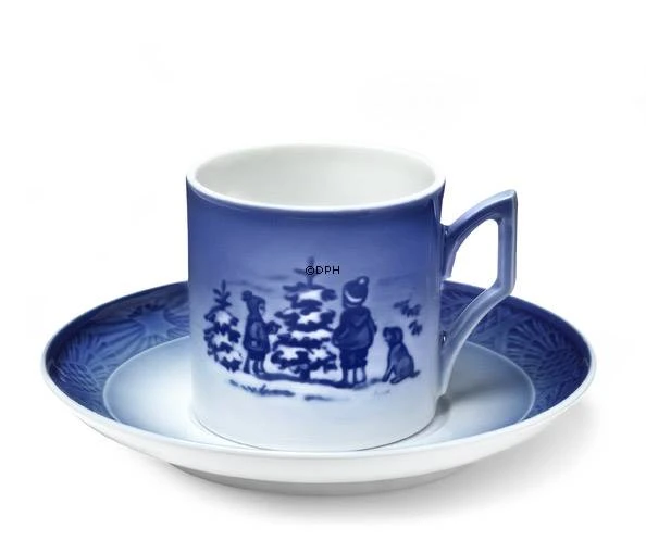 2004 Royal Copenhagen Christmas Cup, Christmas Train 3 2004 Royal Copenhagen Christmas Cup, Christmas Train