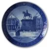 Amalienborg Palace With The Equestrian Of King Frederik V 1954, Royal Copenhagen Christmas Plate 2 Amalienborg Palace With The Equestrian Of King Frederik V 1954, Royal Copenhagen Christmas Plate -Outlet Rosenthal Store RX1954