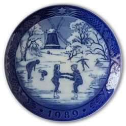 The Old Skating Pond 1989, Royal Copenhagen Christmas Plate
