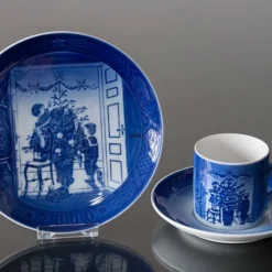 Decorating The Christmas Tree 2000, Royal Copenhagen Christmas Plate -Outlet Rosenthal Store RX2000 c