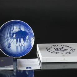 Meeting In The Field, 2019 Royal Copenhagen Christmas Plate -Outlet Rosenthal Store RX2019 b